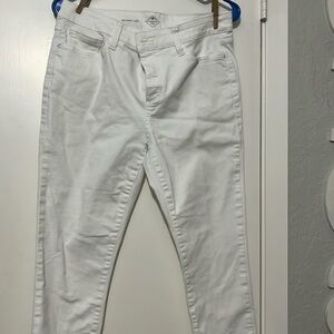 St. John’s Bay white skinny leg cropped jeans size 10